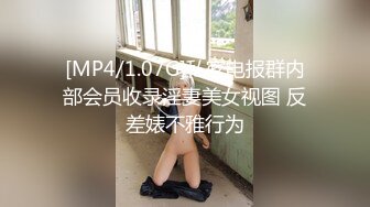 3P人妻，饥渴人妻强撸内射