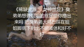 疯狂的抚摸着我的大鸡吧