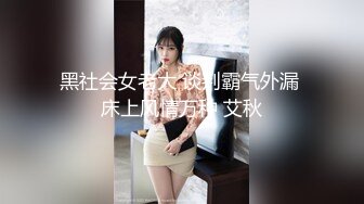 《母子乱伦》把妈妈前面身体按进车里⭐屁股撅在外面就在大马路边上直接插进去⭐好爽啊[MP4/746MB]