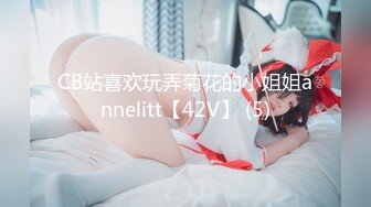 几个女人一起跳裸体热舞