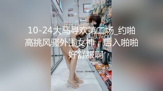 超级骚的美女少妇，丝袜高跟露脸精彩大秀直播，撕开丝袜漏出骚穴按摩棒摩擦，口交大鸡巴各种抽插