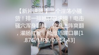 双飞漂亮美女身材苗条细长腿穿上黑丝白丝享受帝王般服务逼逼换着操貌似逼操多了很难射还要手机边看小电影边操