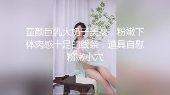 在家調教小女友 毛毛剃光了戴上狗鏈在地上爬 屁屁都被打紅了 各種輕微虐待