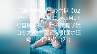 极品淫乱骚婊 4P堪比AV 两手各握肉棒一个舔B (2)