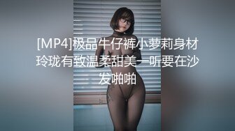 黑裙姐姐很疑惑