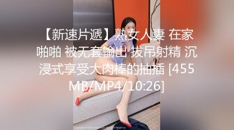 澡堂子偷窥多位年轻美女洗澡泡汤有几个还很,害羞扭扭捏捏的