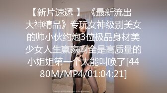 高挑黑丝长发御姐，女上位无套进出虎穴，有了感觉就带上套子，大力抽插，掰开大鲍鱼里面很粉红