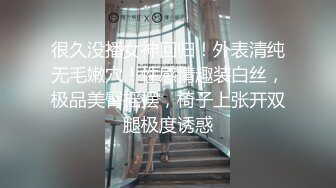 【新片速遞 】 闪亮三姐妹全程露脸年轻粉嫩大秀直播，无毛白虎逼淫语撩骚互动狼友，双头道具互相抽插蹂躏骚穴冒白浆好刺激[520MB/MP4/01:05:34]