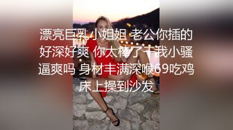 可爱唇钉妹子COS守望先锋D.Va自摸啪啪拨开内裤露无毛粉逼，深喉口交翘起大白屁股双洞换着插