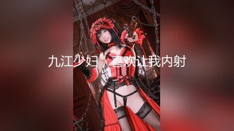 【新片速遞 】 熟女妈妈 宝贝 舒服吗 嗯 这是什么呀 不知道 阿姨在家被小伙摸大肥逼 爽的不停扭动身体 [123MB/MP4/02:08]