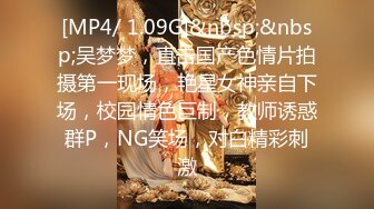 红发蜜桃臀大长腿小姐姐，皮肤白嫩吹弹可破，白虎美鲍一览无余！【121V】 (1)