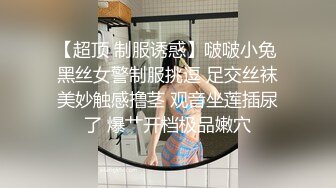 微胖少妇露脸逼肥奶大又很骚，激情大秀自己舔着奶子抠着逼，道具抽插浪叫呻吟，把自己整到高潮精彩不要错过