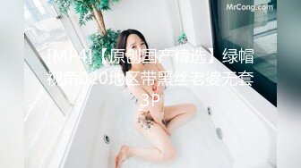 【新片速遞】&nbsp;&nbsp; 学院女厕偷拍白衣眼镜美女❤️干净的馒头鲍鱼看着心颤[177M/MP4/01:22]