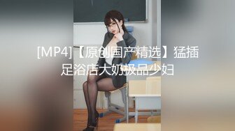 温柔系妩媚美妞，扎起双马尾一脸清纯，男友疯狂吸奶子一脸享受