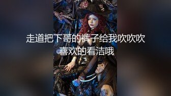 《极品CP✿魔手✿外购》大胆坑神潜入商场女厕独占坑位隔板缝中现场实拍多位小姐姐方便✿角度刁钻逼脸同框