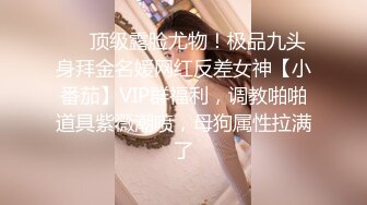 4P-影楼里，摄影师爆操婚纱新娘，工作人员还帮忙打灯吃蛋摸睾丸1