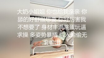 村妇也需有人爱,短发居家型少妇和隔壁村大哥车上褕情啪啪,臊茓不怎麽保养,黑透了