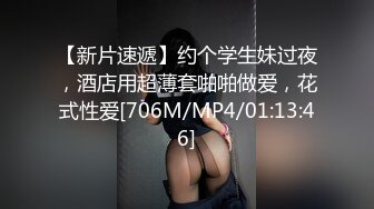 JK装短裙黑丝极品女神，隔着内裤磨蹭小穴，换上女仆装跪地深喉，怼着大屁股交叉姿势就是操