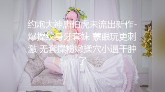 《极品CP魔手外购》美女如云餐饮店大神躲藏女厕逼脸同框偸拍数位小姐姐方便，被一个美女发现翻车了还好没有推门吓尿了 (5)