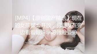 小虎牙清纯甜美学生萌妹，撩起衣服揉捏贫乳，掰开粉嫩小穴道具插入，双指猛扣一脸享受，今天好敏感，没搞几下大量喷水