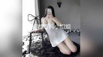 咸湿房东出租屋卫生间偷装摄像头偷拍大学生女租客脱光衣服上厕所拉粑粑对着镜头看