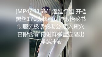 女神级清秀苗条小姐姐约到酒店身穿一袭性感连衣裙