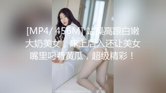 [MP4/ 1001M] 新人下海纹身小姐姐！酒店开房两男轮流操！带上套套直接开怼，骑在身材磨屌