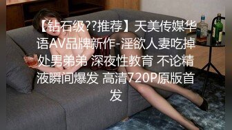 邪恶的房东暗藏摄像头偷拍 身材不错的少妇洗澡