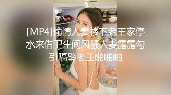 大神旅游景区一路走一路抄底众多的美女少妇眼界大开 (9)