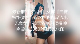 抄底商城三位年轻貌美MM 其中一位黑裙高冷美女！蓝色水果内内很是反差