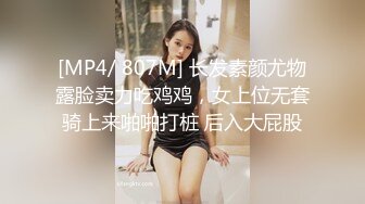 难得超粉美穴网红美女，今天炮友不在独秀，拨开内裤掰穴，无毛小穴嫩的出水