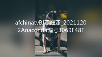 《居家摄像头破解》中年大叔在家里和老婆吃鲍鱼啪啪❤️洗个澡出来再干一炮