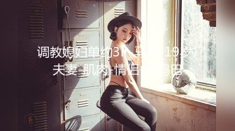 厕拍狂人被发现也不走气的美女很无奈