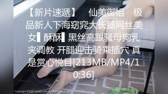 變態男穿上網襪護士制服和美眉做愛