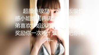 18超清纯双马尾萝莉妹自慰诱惑，贫乳小奶子揉搓无毛嫩穴，两根手指抠入抽插，白色丝袜张开双腿，看着非常诱人