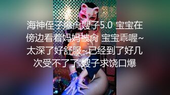 医院厕所偷拍到一个穿着透明内裤的小骚货