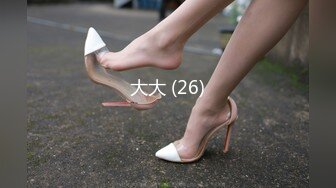 果冻传媒-带父亲去嫖娼玩3P惨被抓-叶子红