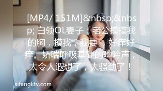 商场女厕全景偷拍熟女少妇 一直盯着摄像头 难道被发现了？