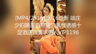 胸前纹身颜值美少女，洗完澡被炮友操逼，按着脑袋深喉插嘴，多毛小骚逼，自己坐上来动，射的太快