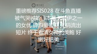 校园霸凌-学妹被女同学扒光衣裙和内裤，掰开她逼问她你这个逼被多少人操过