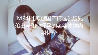 白皙美乳新人嫩妹两男一女3P大战，开档黑丝高跟鞋深喉口交，上位骑坐边操边口多种姿势换着操，铺上吸水垫喷水在上面