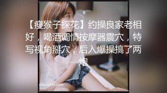 香港某酒店頂層泳池錄得紋身男深夜與極品身材女友啪啪,肆意發揮激情無限