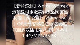 [MP4/ 626M] 三男两女多人淫乱沙发上干到卧室，一人一个后入开操，摄影小哥旁边指导姿势