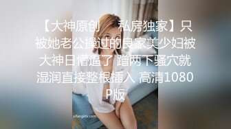 公共厕所偷拍穿着黄色上衣的可爱小美女