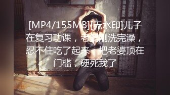 [MP4/ 696M] 颜值不错的小少妇伺候两大哥激情啪啪，嘴里含着冰块把两鸡巴一起塞嘴里舔