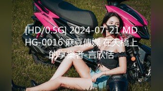 《极品CP??魔手外购》正版2K近景热闹商场女厕刁钻位置偸拍超多小姐姐方便，能看脸又能看私处，浓浓分泌物挂逼上不掉