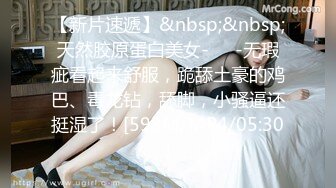 KTV女厕偷窥长发嫩B美女尿尿 不知道尿尿的时候为什么要抓着头发