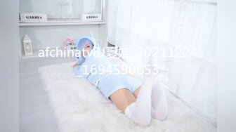 漂亮小女友吃鸡 你不吃饭 吃鸡 等会儿还要看电视呢 好长呀 自家妹子吃的就是认真 首先完成每天必修课