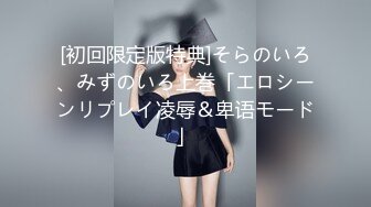 电信营业厅里的骚逼女客服，上班期间自慰骚逼后面还有个小哥哥真鸡巴骚，饮水泛滥跑到厕所各种抽插骚逼呻吟