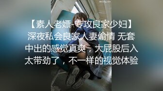 顶级绿帽奴大哥携娇妻约俩单男玩4P,三个大J8围着小少妇,手嘴闲不住